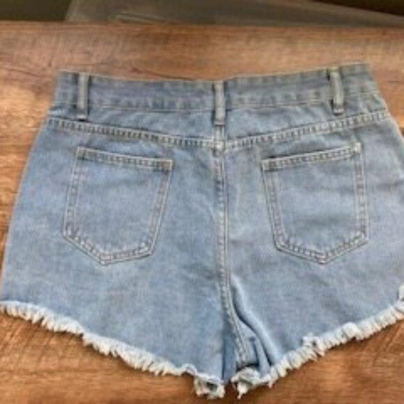 Destroyed Women's Shorts XL - Picture 2 of 9